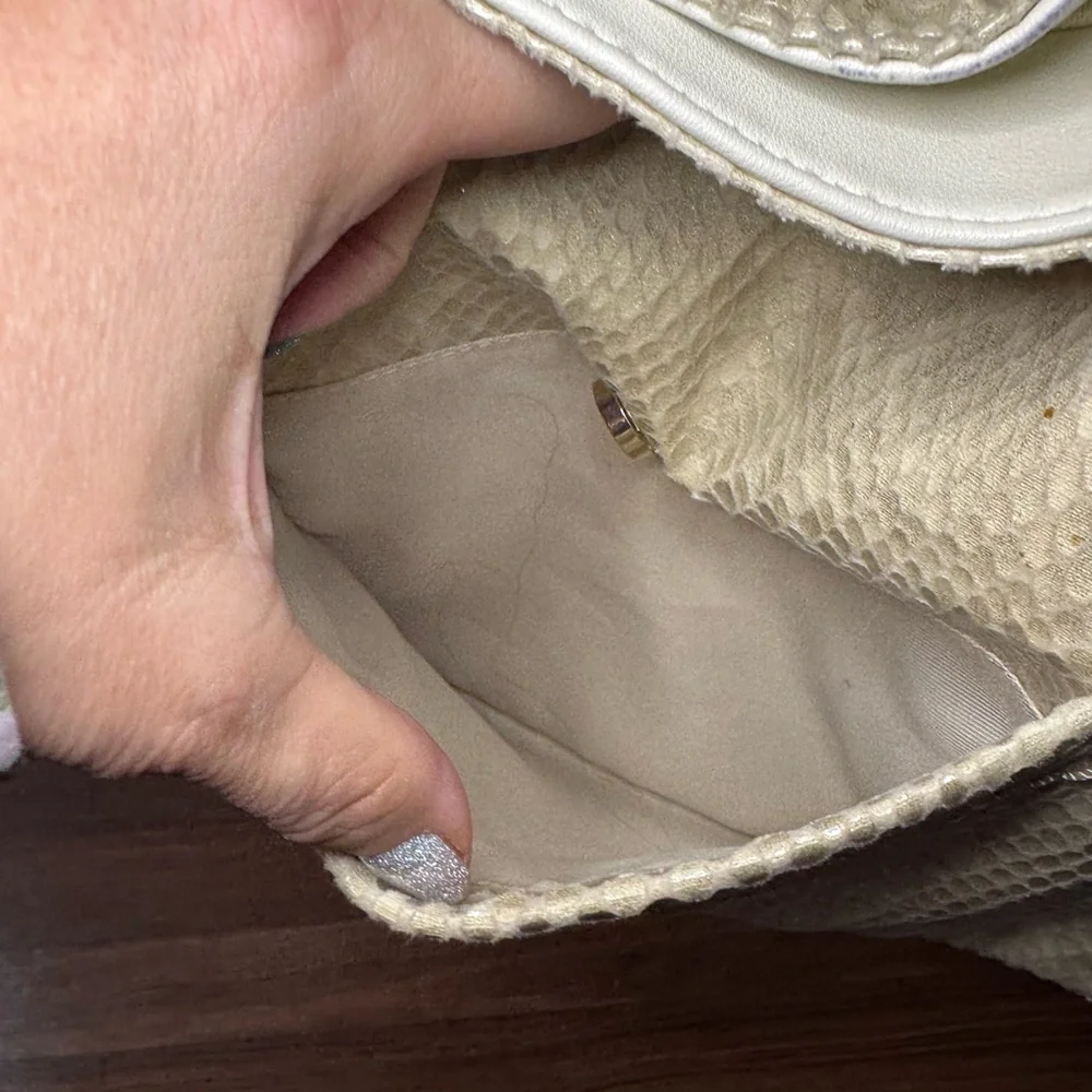 Sondra Roberts Elegant Cream Shoulder Bag